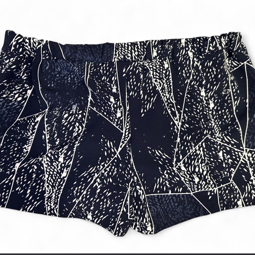 Mossimo Women's Navy & White Pleated Shorts with Elastic waistband and Pockets.